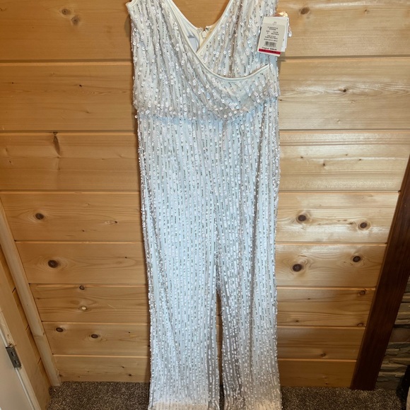 Elegant White Jumpsuit - Picture 5 of 7